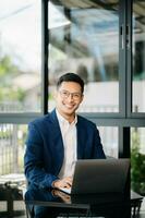 modern Geschäft asiatisch Mann im das Büro mit Kopieren Raum beim Büro foto