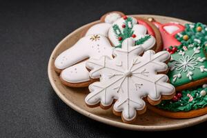 frisch köstlich gebacken Weihnachten oder Neu Jahr Lebkuchen Kekse foto