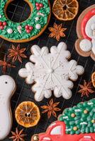 frisch köstlich gebacken Weihnachten oder Neu Jahr Lebkuchen Kekse foto