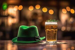 Grün Hut und Bier auf Bar Schalter. ai generiert foto