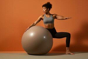 afro Athlet Frau tun Pilates auf Übung Ball generativ ai foto