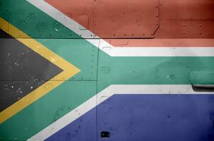 Süd Afrika Flagge abgebildet auf Seite Teil von Militär- gepanzert Hubschrauber Nahaufnahme. Heer Kräfte Flugzeug konzeptionelle Hintergrund foto