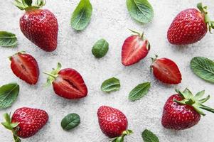 frische reife leckere Erdbeeren foto