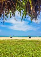 Schönes, sonniges Landschaftspanorama vom Bentota-Strand auf Sri Lanka. foto