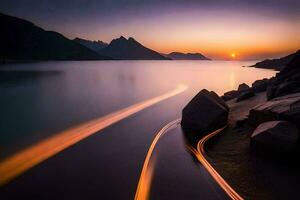 das Sonne ist Rahmen Über ein Körper von Wasser mit Felsen und Felsen. KI-generiert foto