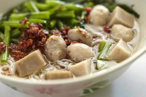 Nahaufnahme chinesische Frikadelle und Chili-Suppe foto
