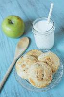 herbstliche Apfelkuchen mit Milch foto