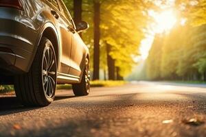 Sommer- Reifen auf das Asphalt Straße im das Sonne Zeit zum Sommer- Reifen. generativ ai foto