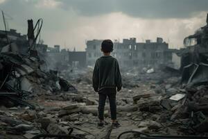ein Kind ist Stehen im Vorderseite von ein zerstört Gebäude weil von das Krieg. ai generativ Bild foto
