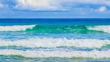 starke wellen praia lopes mendes strand ilha grande insel brasilien. foto