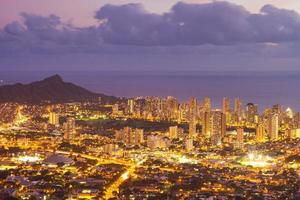 Waikiki Nachtansicht Honolulu, Hawaii foto
