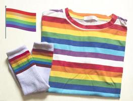 T-Shirt und Socken-Symbol der nationalen LGBT-Stolzflagge