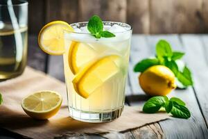 ein Glas von Limonade mit Minze Blätter und Zitronen. KI-generiert foto