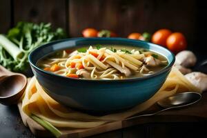 ein Schüssel von Hähnchen Nudel Suppe mit Gemüse und ein Löffel. KI-generiert foto