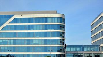 modern Gebäude.modern Büro Gebäude mit Fassade von Glas foto