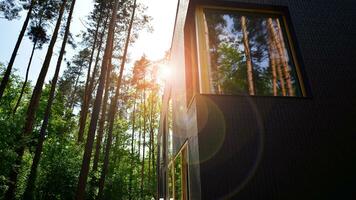 Luxus echt Nachlass Single Familie Haus mit modern Fassade. Aussicht während sonnig Tag. foto