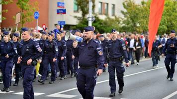 Warschau, Polen. 1 Oktober 2023. März von ein Million Herzen. Polizei Einheiten Sicherung Opposition Demonstrationen. foto