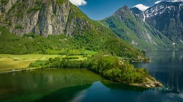 Antenne Aussicht von das eikesdalsvatnet See im Vestland Bezirk Norwegen foto