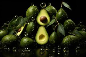 frisch reif Avocados mit Blätter und Wasser Tropfen auf schwarz Hintergrund, Naturen Grün Edelsteine ein fesselnd Schnappschuss von Avocado, ai generiert foto