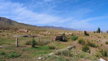 Landschaftsansicht der kleinen Wüstenstadt, ein Drehort in Gansu China? foto