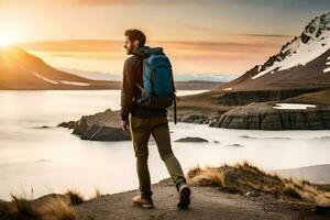 ein Mann mit ein Rucksack Stehen auf ein Berg mit Blick auf ein See. KI-generiert foto