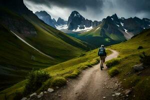 ein Mann Spaziergänge Nieder ein Schmutz Straße im das Berge. KI-generiert foto