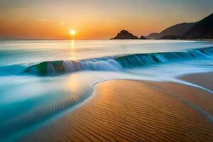 das Sonne setzt Über ein Strand mit Wellen abstürzen in das Sand. KI-generiert foto