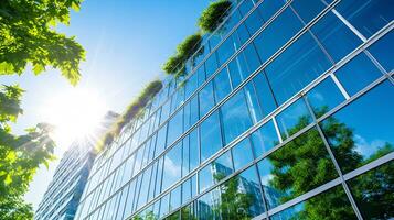 umweltfreundlich Gebäude im das modern Stadt. nachhaltig Glas Büro Gebäude mit Baum zum reduzieren Kohlenstoff Dioxid. Büro Gebäude mit Grün Umfeld. korporativ Gebäude reduzieren co2. generativ ai. foto