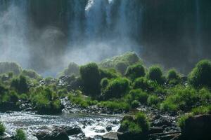 iguazu Stürze ist ein Serie von Wasserfälle auf das Rand von Brasilien und Argentinien foto