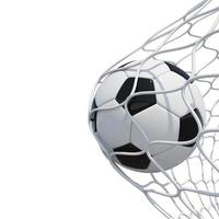 Fußball im Netz auf weißem Hintergrund. foto