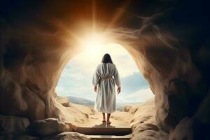 Auferstehung von Jesus beim leeren Grab während Sonnenaufgang foto
