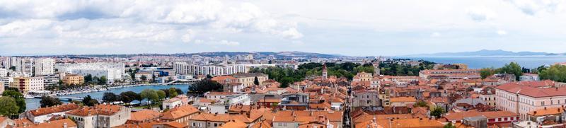 zadar in kroatien aus der perspektive von sv. stosije kathedrale foto