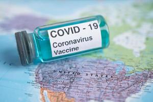 Coronavirus Covid-19-Impfstoff auf der Karte der USA foto