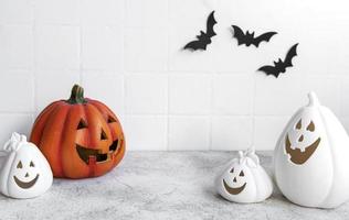 Halloween-Kürbisse und Jack-o-Laterne-Dekor