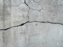 Textur von alt Beton Mauer mit Risse und Kratzer welche können Sein benutzt wie ein Hintergrund foto