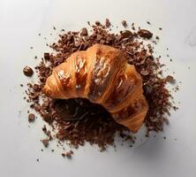 Croissant im Schokolade Chips auf ein Marmor Oberfläche. hausgemacht Kuchen. Werbung kommerziell Foto. ai generativ foto