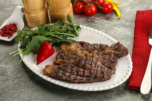 gegrillt Futter rollen Steak mit Rucola foto