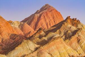 Zhangye, Danxia-Landform im Bezirk Gansu, China. ein Geologie aus bunten Sandsteinschichten ist bekanntlich der Regenbogenberg. foto