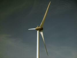 Wind Leistung Pflanze Rotor schließen Sicht. Windkraft Generator. Grün Energie Konzept foto