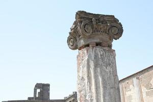 die ruinen der antiken stadt pompei italien foto