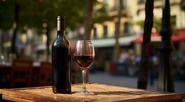 generativ ai, Glas von Wein und Flasche auf hölzern Tabelle mit verwischen Hintergrund mit Beleuchtung von Straße Bar, Cafe, Kaffee Geschäft oder Restaurant, Wein spotten oben foto