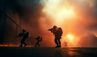 Soldaten Silhouetten inmitten nebelig Sonnenuntergang, Kampf mit Gewehre und Maschine Waffen ai generiert foto