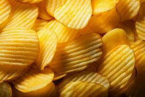 texturiert Hintergrund von knusprig, golden Kartoffel Chips, ein köstlich Snack ai generiert foto