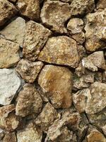 ein Mauer gemacht von Felsen und Steine foto
