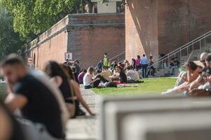 stadtbild an einem sonnigen tag in toulouse, frankreich im sommer 2022. foto