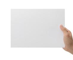 Hand hält leeres Papier isoliert auf weißem Hintergrund foto