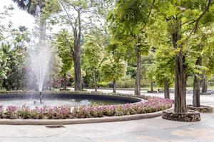 Schöner Brunnen im Botanischen Garten Perdana, Kuala Lumpur Malaysia. foto