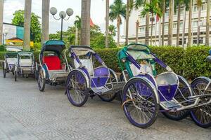 Rikscha lokal Transport zum Touristen. im Vietnam foto