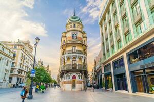 Einkaufen Straße im Innenstadt Sevilla foto