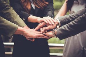 Geschäftsleute versammeln sich in Meetings und Teamwork foto